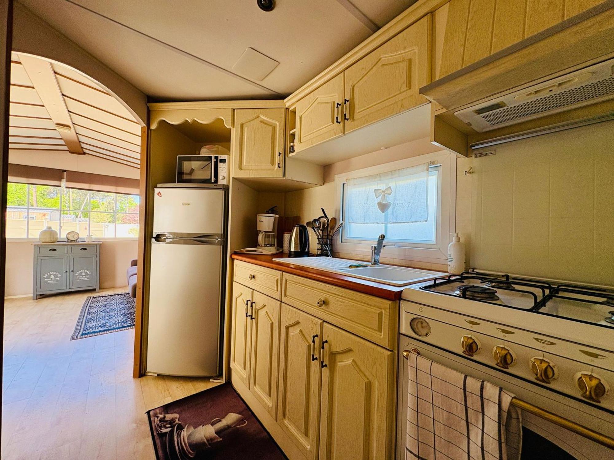 Mobil'Home Climatise Terrain Prive Proche Du Zoo De La Palmyre Les Mathes Exterior photo